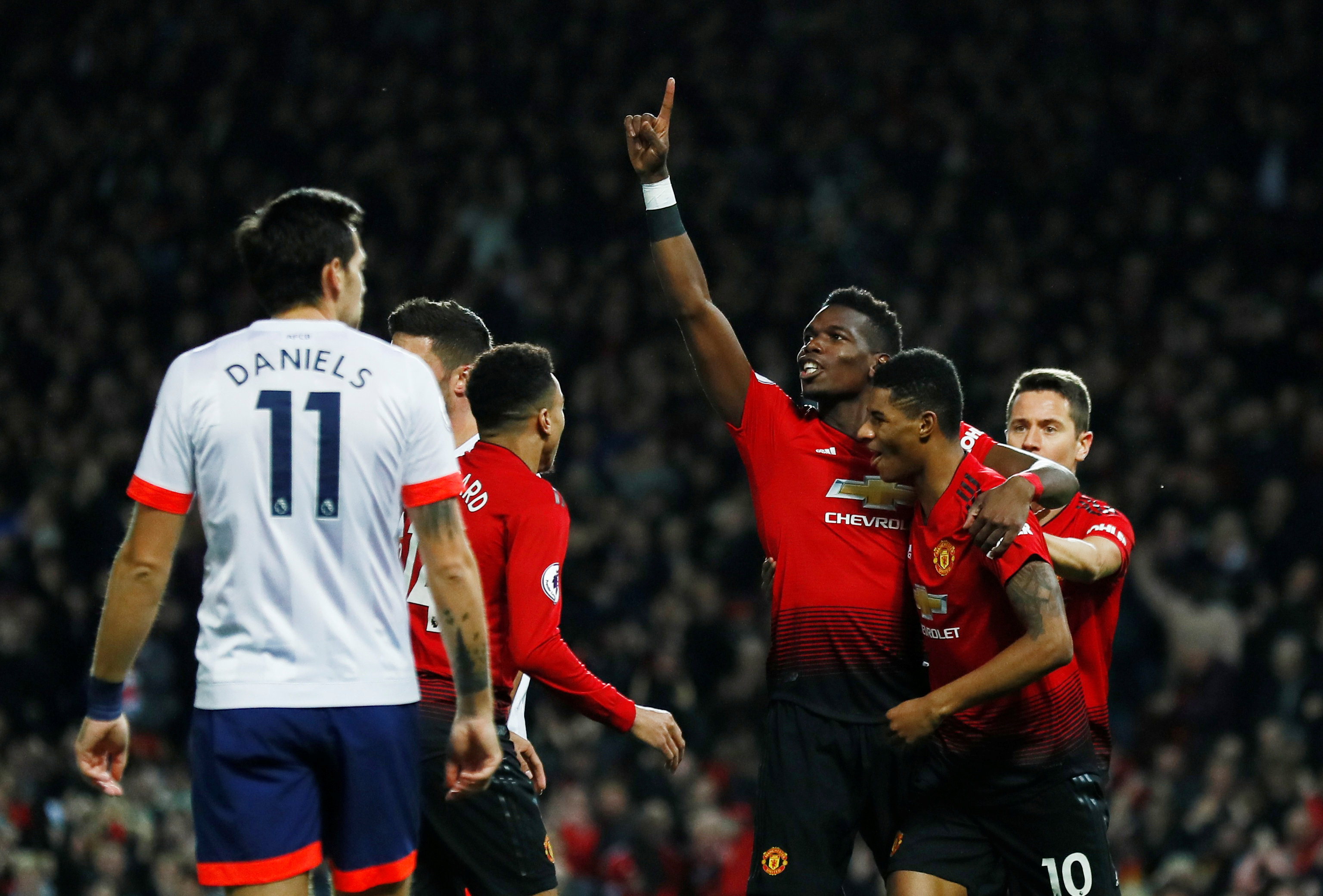 舉納入麾下 舉納入麾下